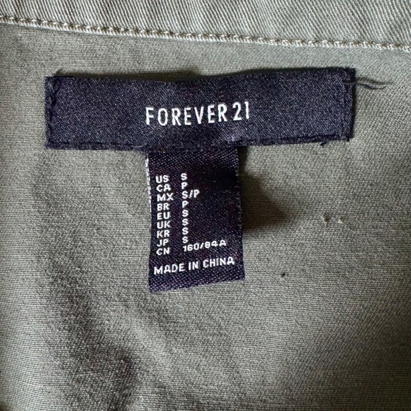 Forever 21 Women’s Olive Green Utility Cargo Jacket with Fun Embroidered Patches - Picture 6 of 9